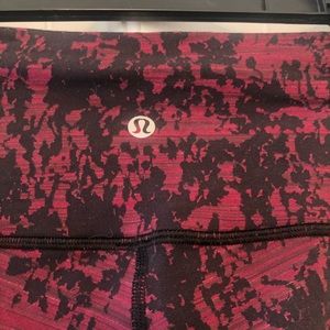 Lululemon Wonder Under High Rise Leggings Scatter Blossom Size 6 maroon.